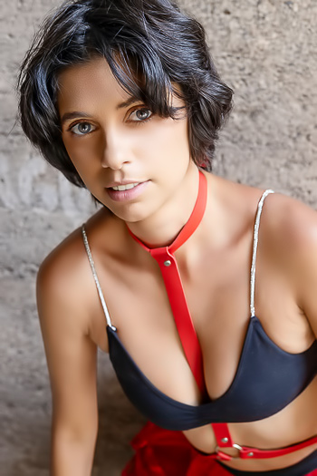 Kensi Bold Solo Show In Leather, Spreading Legs For Sizzling Outdoor Masturbation
